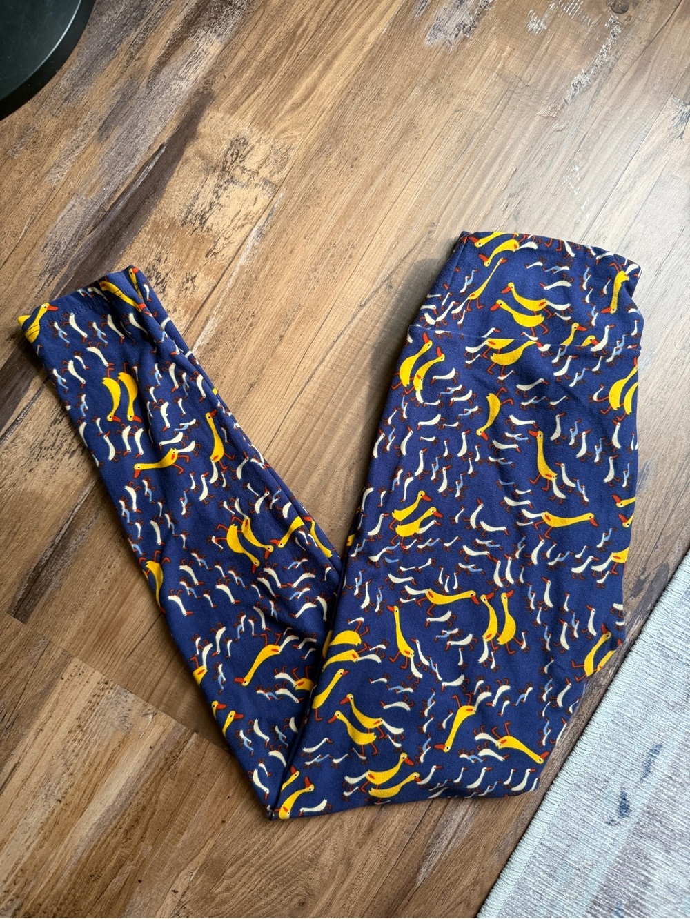 VERY RARE LuLaRoe Navy Duck Leggings with Bright Yellow Novelty Print